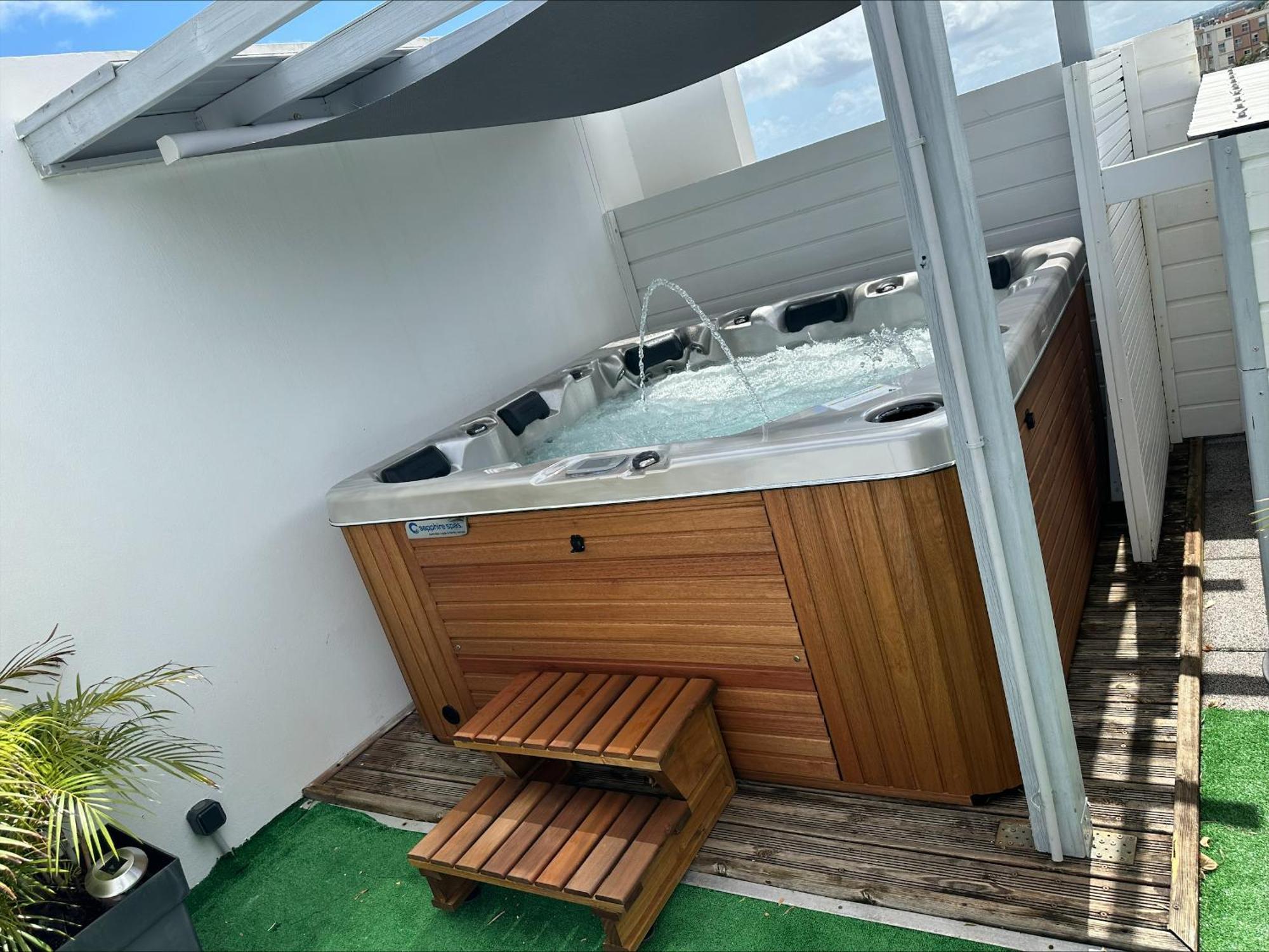 Appart'Eden : Vue Panoramique Sur Saint-Denis Apartment Sainte Clotilde Exterior photo